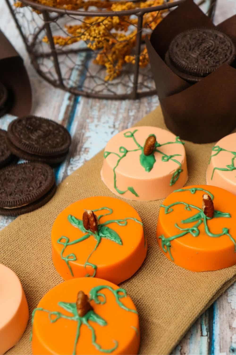 These Pumpkin Oreos are easy, adorable and perfect for a fall or Halloween parties or get-togethers. This Halloween treat is fun and festive.