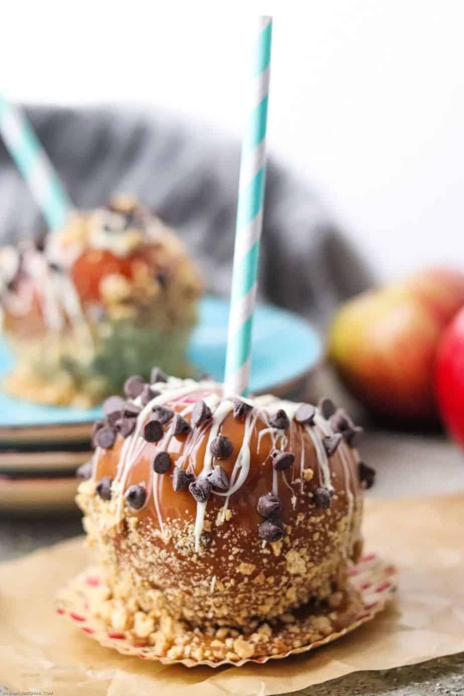 Nothing says fall like crisp apples. Add a sweet twist to your apples with this easy and delicious Homemade Caramel Apples recipe. This is a fun fall apple dessert to decorate and eat! These yummy apple snacks will be a hit, #applerecipe #caramelapples #candyapples #falldessert