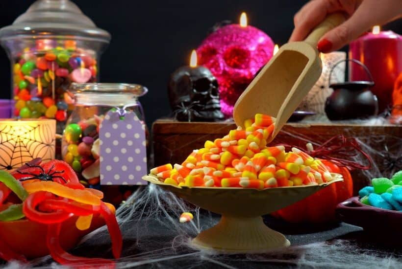 How to Style a Creative Drink Station for Halloween // Hostess