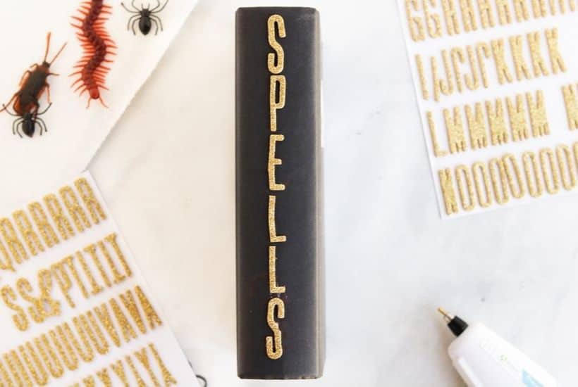 Cast a spell on your friends and family this Halloween. Create your own Halloween Spell Book with this easy craft tutorial. This Halloween craft is spellbinding! #halloweencraft #hocuspocus #halloweendecor