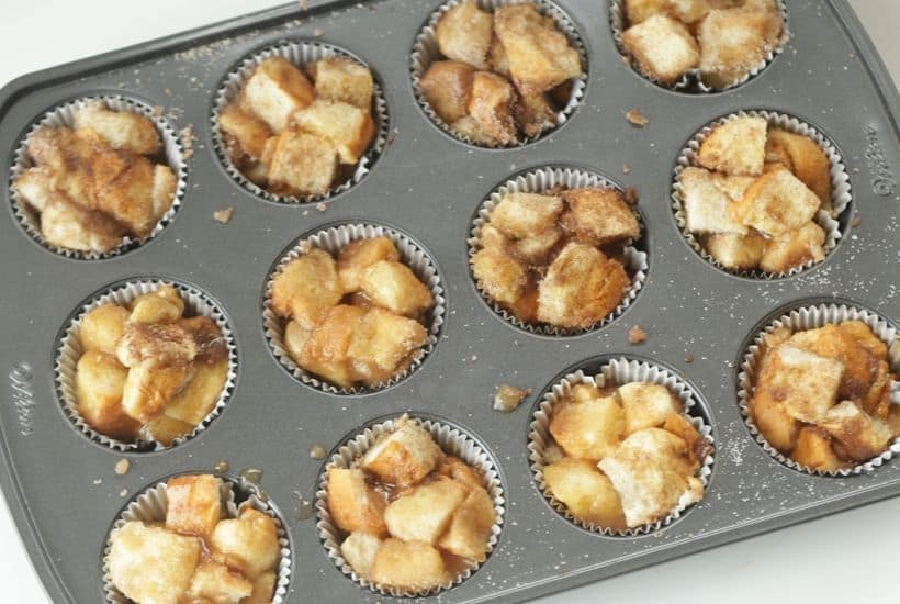 Halloween party on the horizon? These Mummy Bread Cinnamon Sugar Pull-Apart Muffins are easy, delicious and hauntingly fun. These monkey bread muffins will be a huge hit!