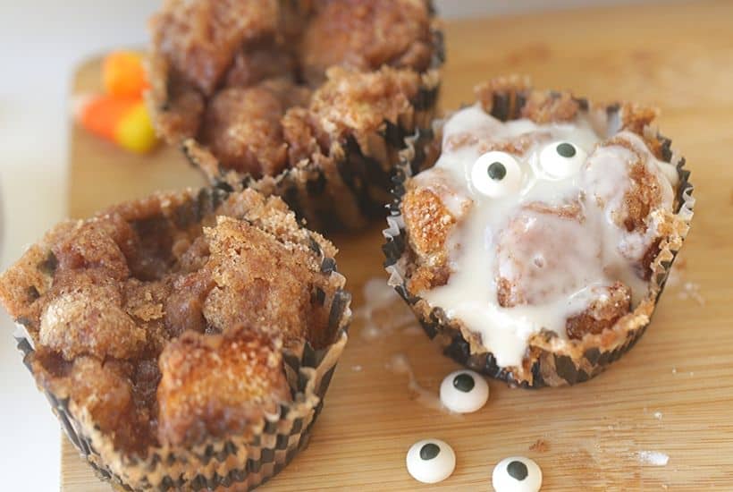 Halloween party on the horizon? These Mummy Bread Cinnamon Sugar Pull-Apart Muffins are easy, delicious and hauntingly fun. These monkey bread muffins will be a huge hit!