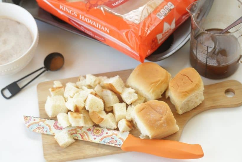 Halloween party on the horizon? These Mummy Bread Cinnamon Sugar Pull-Apart Muffins are easy, delicious and hauntingly fun. These monkey bread muffins will be a huge hit!