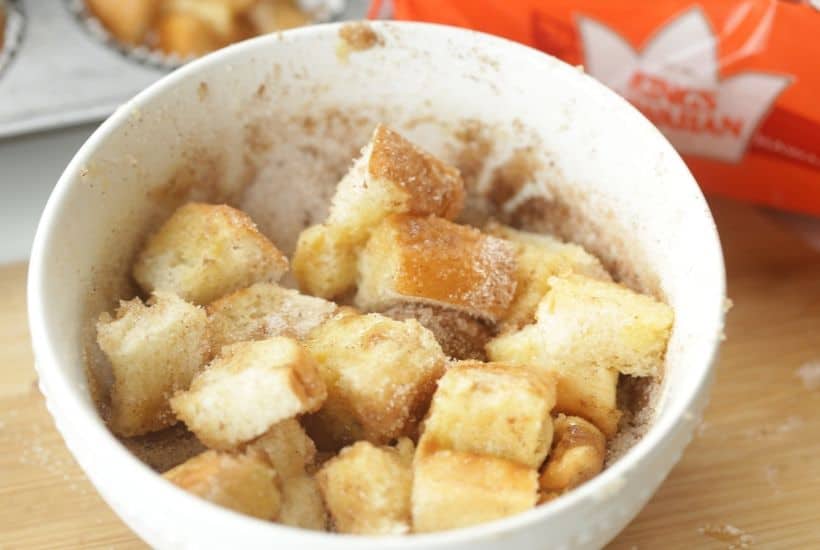 Halloween party on the horizon? These Mummy Bread Cinnamon Sugar Pull-Apart Muffins are easy, delicious and hauntingly fun. These monkey bread muffins will be a huge hit!