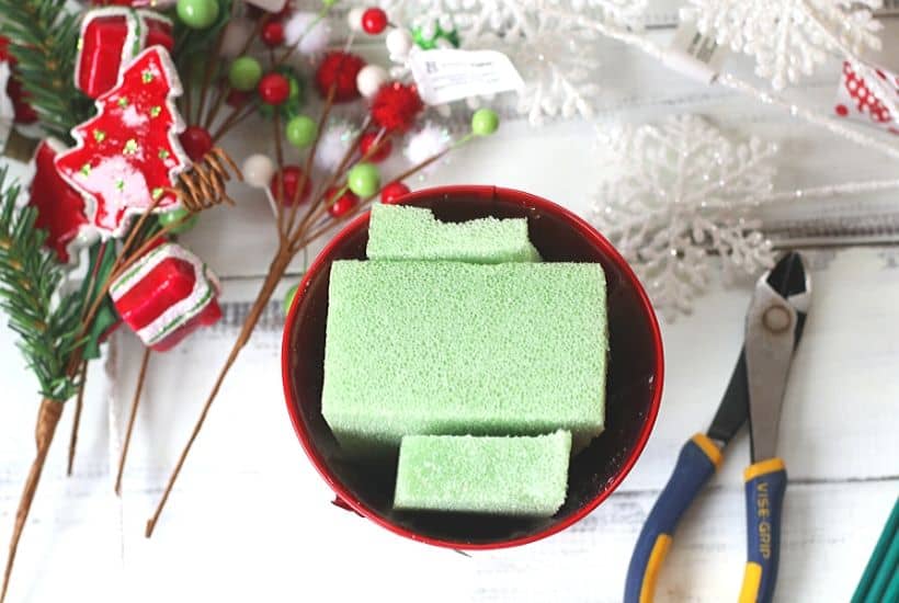 Ring in the holiday season with this easy gift idea. Share some luck this holiday season by giving this DIY New Jersey Lottery Scratch Off Ticket Christmas Arrangement. This is an easy DIY Christmas craft. #ad #BestGifts, #TheGiftThatKeepsOnGiving #NewJerseyLottery #NJLotteryHoliday