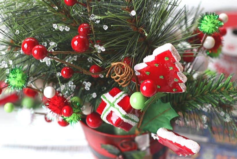 Ring in the holiday season with this easy gift idea. Share some luck this holiday season by giving this DIY New Jersey Lottery Scratch Off Ticket Christmas Arrangement. This is an easy DIY Christmas craft. #ad #BestGifts, #TheGiftThatKeepsOnGiving #NewJerseyLottery #NJLotteryHoliday