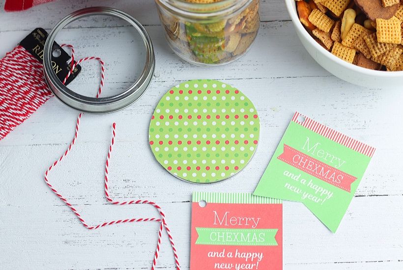 Need a quick food gift idea this holiday season? Grab an empty mason jar and make this easy Chex Mix Gift In A Jar for those on your gift list.