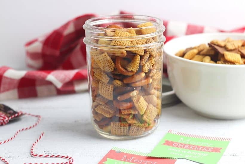 Need a quick food gift idea this holiday season? Grab an empty mason jar and make this easy Chex Mix Gift In A Jar for those on your gift list.