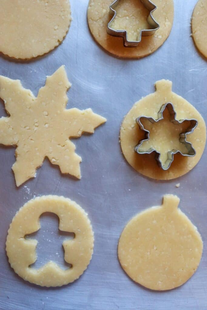 This Classic Linzer Cookies recipe will totally be your jam (no pun intended). Win your Christmas Cookie Swap with this delicious cookie recipe. This traditional Linzer sandwich cookie recipe is full of buttery almond flavor and filled with sweet raspberry jam. #chrismtascookie #cookieswap #linzercookies