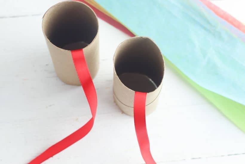 Extra toilet paper rolls in the house? I bet! These DIY Toilet Paper Roll Pinatas are a fun kid's craft to make for your next Cinco de May fiesta.