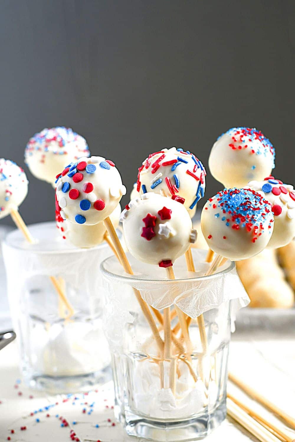 Planning a 4th of July Party or patriotic celebration. These Red White And Blue Cake Pops are a fun summer dessert recipe to make for the party. This Cake Pop recipe is a great July 4th recipe the is easy and delicious.