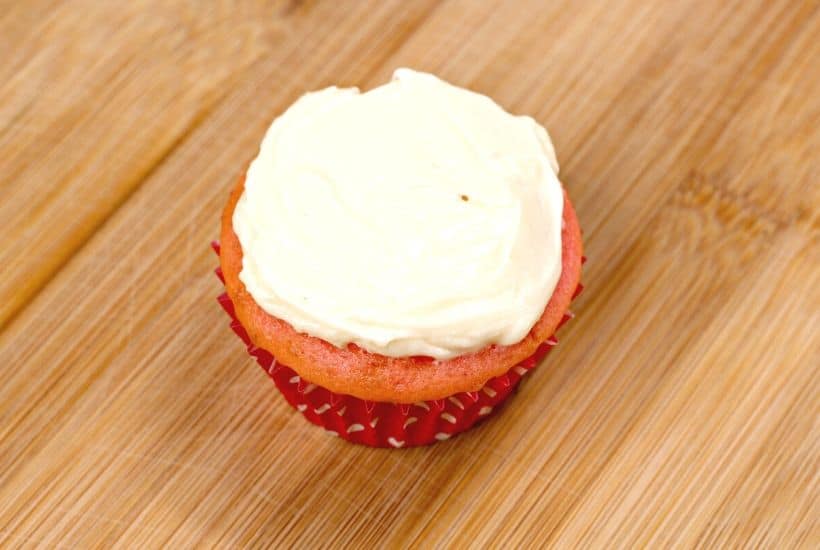 Are you fan of Strawberry cheesecake? These Strawberry cheesecake cupcakes are a fun twist on the classic. A Strawberry cupcake, fresh strawberries and a delicious cheesecake filling pair to make these delicious Strawberry Cheesecake Cupcakes. This strawberry cheesecake cupcake recipe is a real winner. Make this easy cupcake recipe for Valentine's day, birthday or just because. Celebrate strawberry season and make a batch of these pretty cupcakes.
