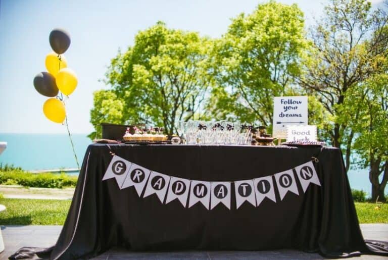 Throw A Graduation Party At Home feature