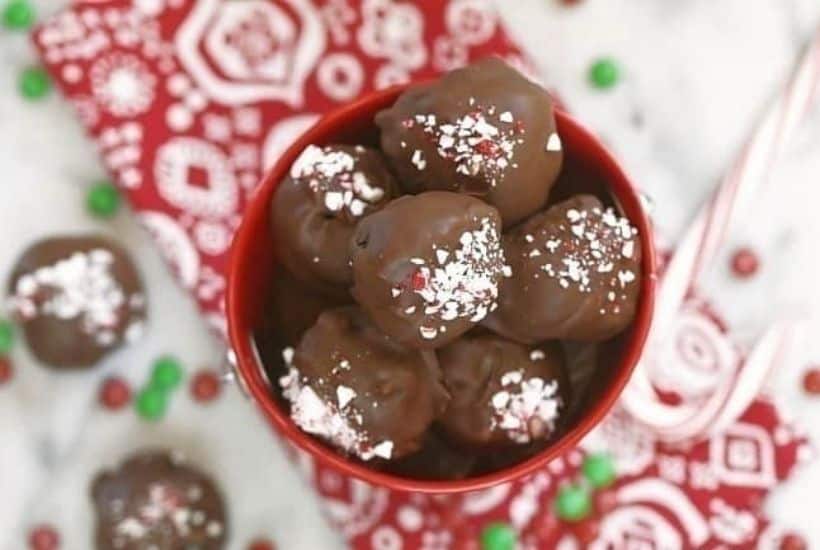 Fudge brownies and mint pair up to create these delicious Mint Fudge Brownie Truffles. Sink your teeth into this decadent truffle recipe which is perfect for the holidays.