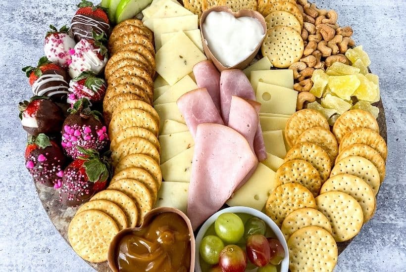 How To Make An Easy Charcuterie Board