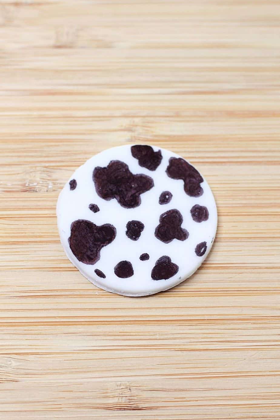 These Disney Cupcakes are inspired by the upcoming Disney movie Cruella. Make a batch of these Cruella de Vil cupcakes and celebrate the wickedness. This easy cupcake recipe is perfect for Disney fans. I love making Disney recipes at home. This Disney cupcake recipe is easy to make and easy to decorate. Celebrate your inner Disney Villain and whip up a batch of these Cruella cupcakes. These cupcakes are perfect for a 101 Dalmatians Party.