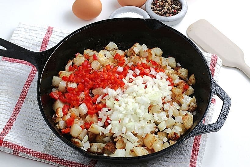 Easy One Pan Breakfast Skillet Recipe - Cast Iron Breakfast