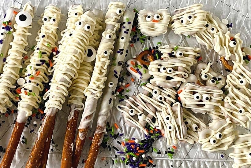 how to make Mummy Pretzels for Halloween