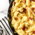Ditch the box of macaroni and cheese and make a cheesy side on the stovetop with this stovetop Bacon Mac and Cheese recipe. It’s simple, flavorful, and perfect to serve with some of your favorite entrees, such as chicken and pork! This stovetop macaroni and cheese recipe is a perfect weeknight meal idea. Your family will love this creamy mac and cheese recipe. This is the mac & cheese is the ultimate comfort food recipe.