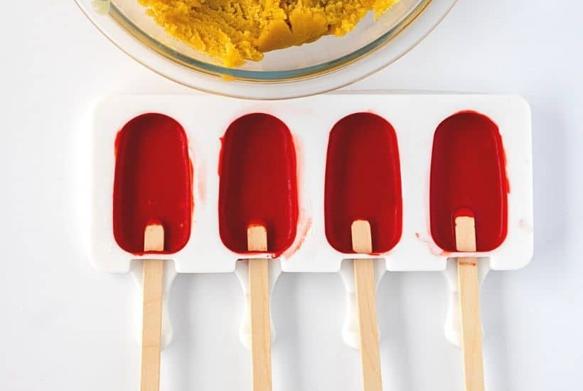 Get in the Christmas spirit with this fun and flavorful Holly Jolly Cakesicle recipe. Not only do these cake pop treats look good and make the perfect treat for guests, but they’re also absolutely delicious!