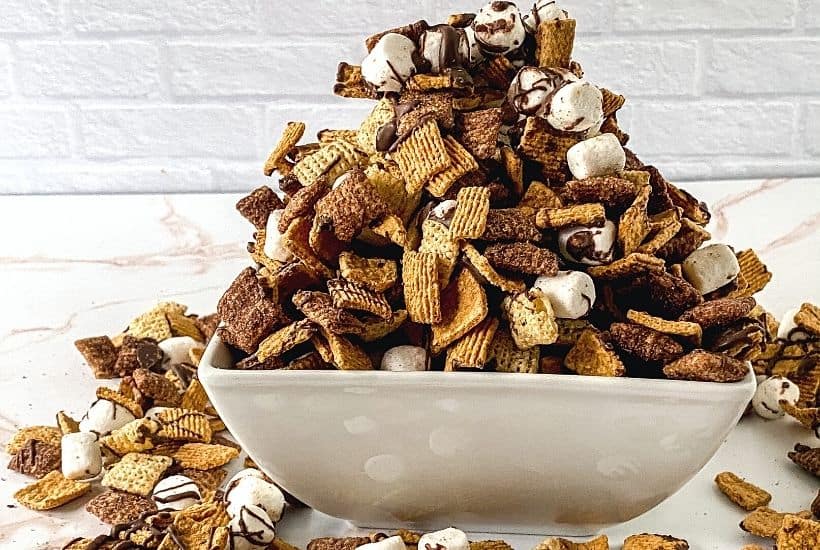 Easily make the perfect snack to enjoy while on the go or when hosting gatherings with loved ones. This S’mores Party Mix tastes great and is easy to prepare within minutes. This easy recipe also makes a great homemade holiday gift idea to give to family and friends.