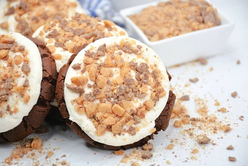 In the mood for some tasty cookies? Then try making these amazing copycat Crumbl Heath Bar Cookies! Homemade cookies are the best! If you’re a fan of Heath Bars, you need to try these incredible Crumbl Heath Bar Cookies. You can easily prepare them with sweet cream butter, vanilla extract, and a few extras.