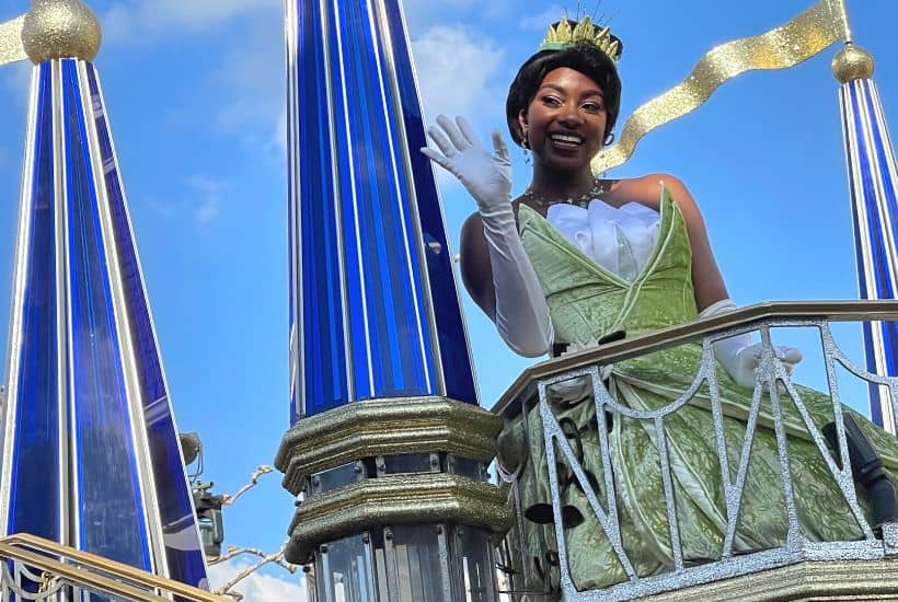 How exciting! Your (probably) long-awaited summer Disney World trip is finally on the horizon! Pack your bags and read these tips for how to prepare. As your travel date draws nearer, you probably want to do everything you can to prepare for this big trip. So here are five critical things you must do before you visit Walt Disney World this summer.