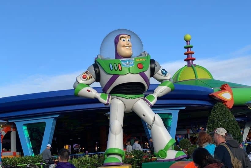 Standing in a long line at Walt Disney World in no fun. But if you are creative, you can find fun ways to occupy your family. Check out these fun things to do while waiting in line at Walt Disney World .