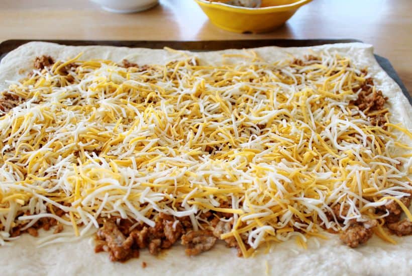 Taco Roll-ups are a fun and easy way to enjoy two classic dishes at once! This recipe combines the best of both worlds, giving you a pizza-like dish with all the flavors of tacos.