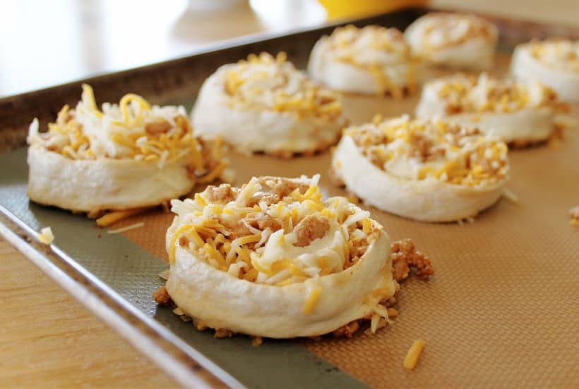 Taco Roll-ups are a fun and easy way to enjoy two classic dishes at once! This recipe combines the best of both worlds, giving you a pizza-like dish with all the flavors of tacos.