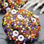 Get ready to watch the sequel of Hocus Pocus while feasting on these flavorful Hocus Pocus Spooky Cookies. They’re fun to prepare, bake with ease, and taste amazing! This Halloween Cookie recipe is perfect to enjoy while watching the Sanderson Sisters.