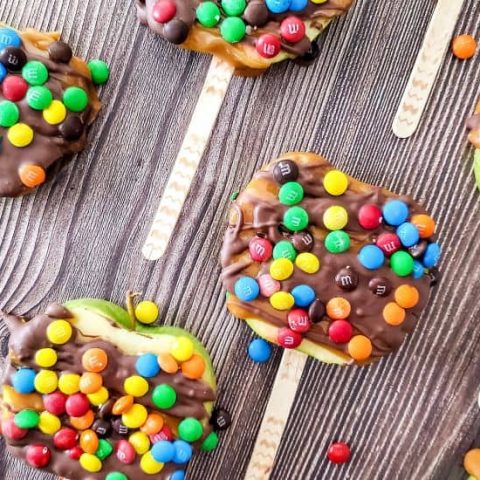 M&Ms Caramel Apple Slices - The Farm Girl Gabs®