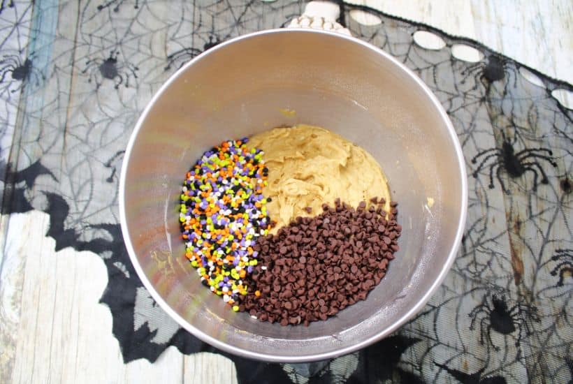 Are you looking for the perfect Halloween-themed treat to prepare for your children this year? If you want to do something different than the usual cake and cupcakes, give these fun and delicious Monster Brownies a try. Are you looking for the perfect Halloween-themed treat to prepare for your children this year? If you want to do something different than the usual cake and cupcakes, give these fun and delicious Monster Brownies a try.