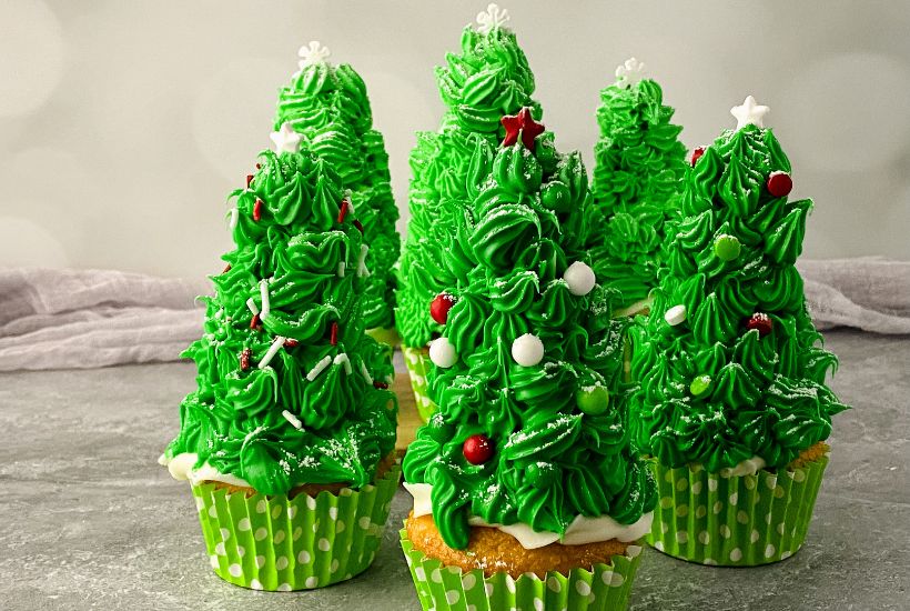 Make an impressively delicious dessert for the holiday season that requires little to no effort with this recipe for Christmas Tree Cupcakes. They look good and taste even better!