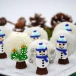Prepare perfectly decorated Snowman Snow Globe Cookies for the holidays. These sweet, decorative holiday cookies are a must-have for children and adults. This easy cookie recipe is made with OREOS. These chocolate covered OREOS are a fun Christmas Cookie recipe to make and share.