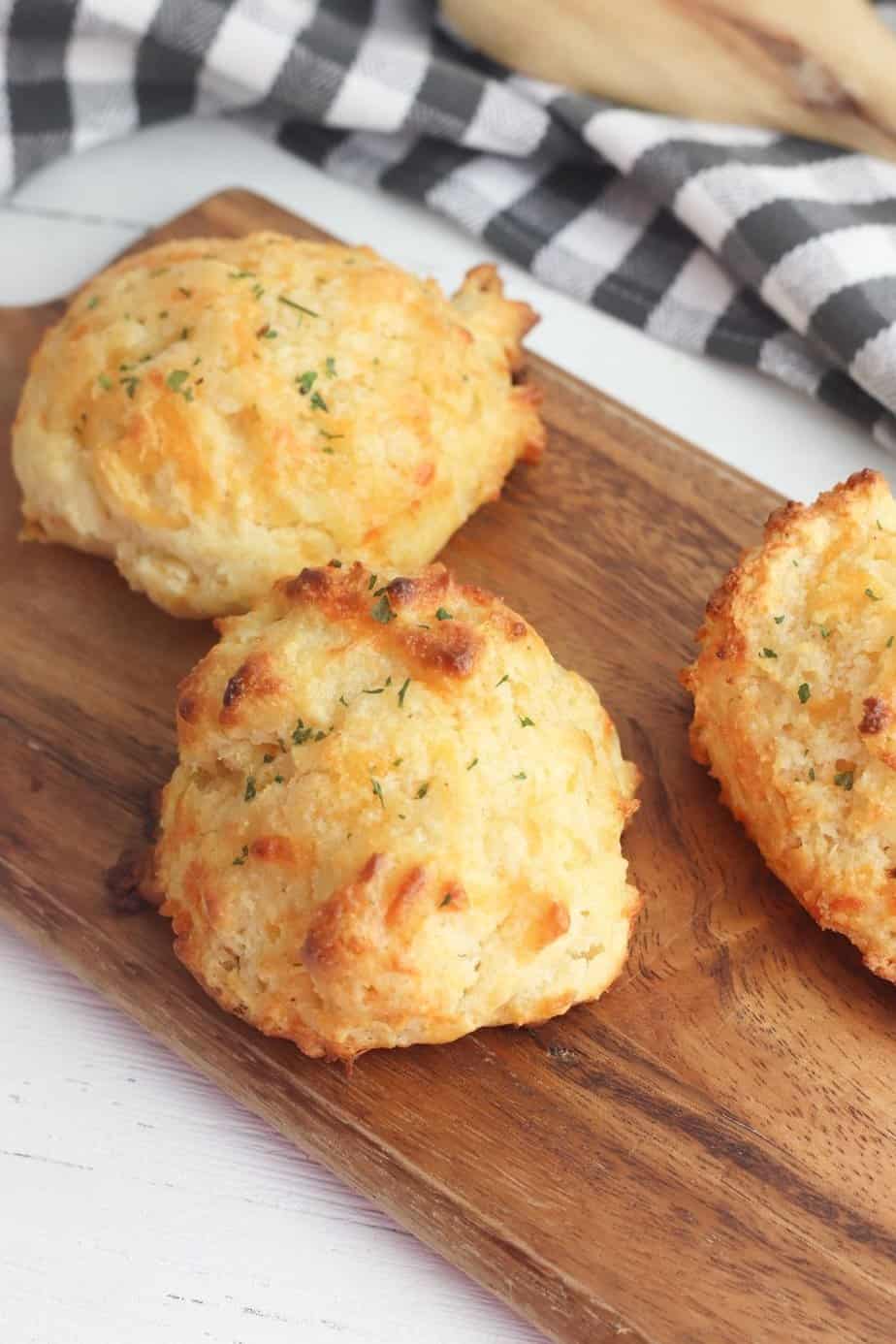 Copycat Red Lobster Cheddar Bay Biscuits The Farm Girl Gabs®