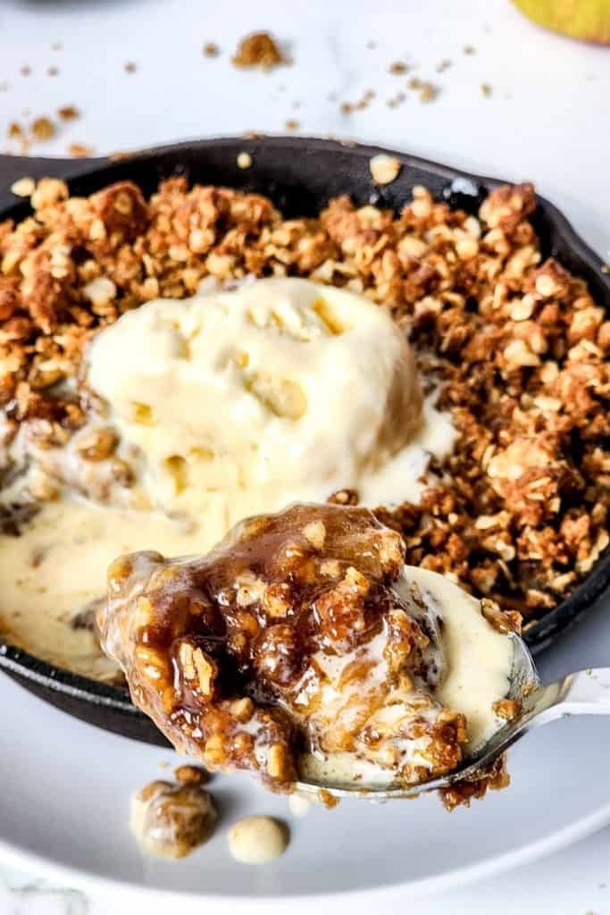 Nothing screams fall like an easy apple dessert. If you're one of those people looking for new recipes to test out, this Cast Iron Apple Crisp won't disappoint you. Prepared with flavorful ingredients like granny smith apples, cinnamon, brown sugar, nutmeg, and more, it won't take long for you to assemble this delicious dessert.