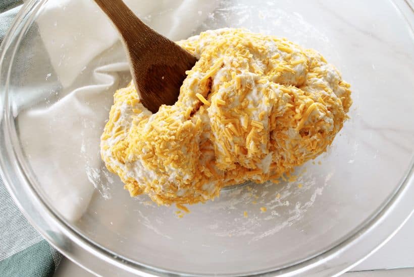If you're anything like me, cheese and bread are two of your favorite things. But what if I told you it's possible to combine the two to make something incredible? With just five simple ingredients, this recipe for Artisan No-Knead Cheddar Bread proves that you certainly can have the best of both worlds!