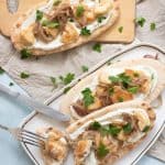 If you're looking for a quick and satisfying meal, these chicken pitas with yogurt sauce are a great option. They're easy to make and full of flavor, thanks to the combination of juicy chicken, sautéed onions, and a tangy yogurt sauce.