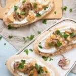 If you're looking for a quick and satisfying meal, these chicken pitas with yogurt sauce are a great option. They're easy to make and full of flavor, thanks to the combination of juicy chicken, sautéed onions, and a tangy yogurt sauce.
